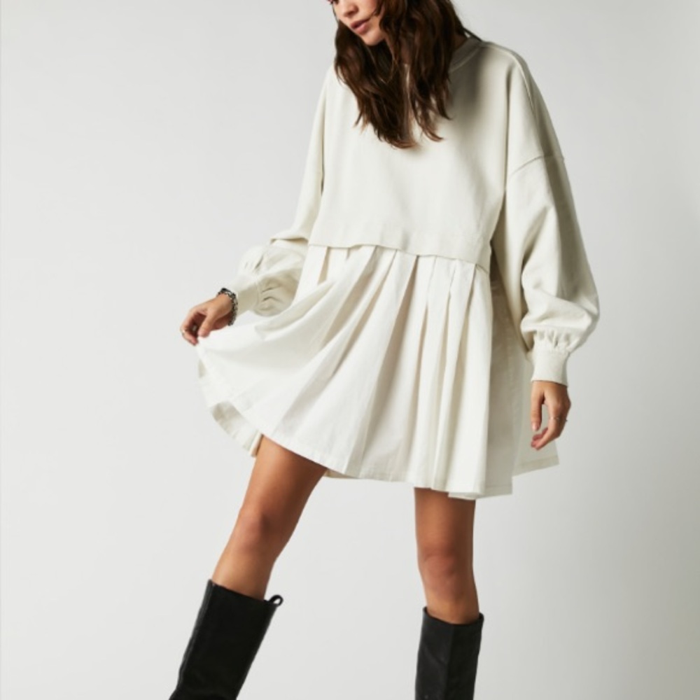 NWOT Eleanor sweatshirt by Free People in size Medium